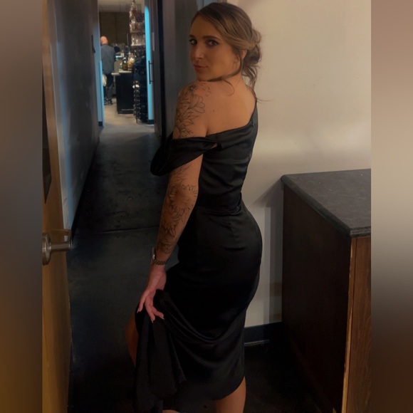 Selfie Leslie Dress - Picture 3 of 4